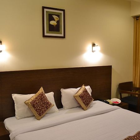 Hotel Adi Наґпур Екстер'єр фото