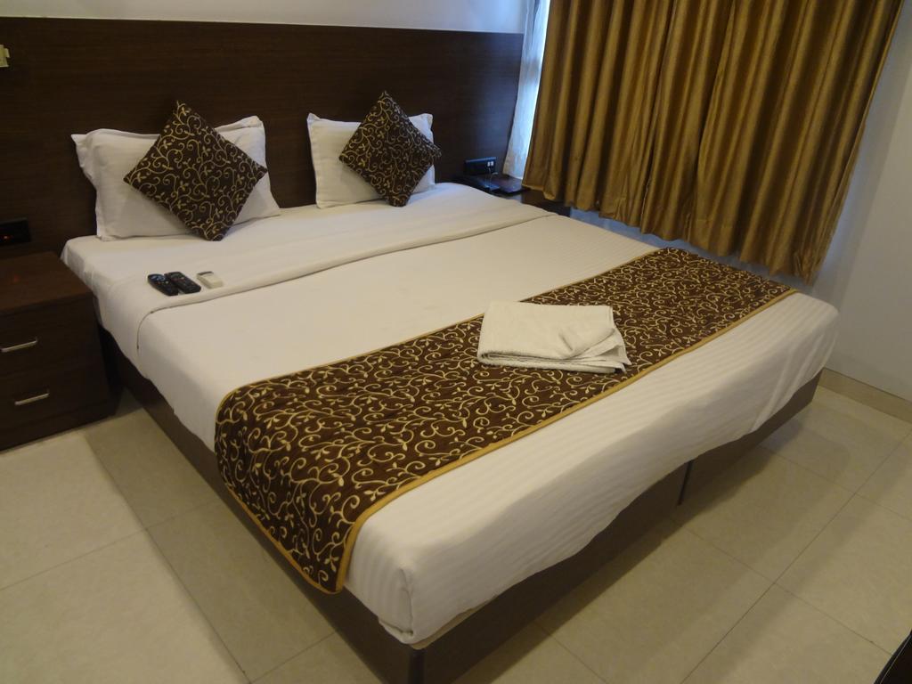 Hotel Adi Наґпур Екстер'єр фото