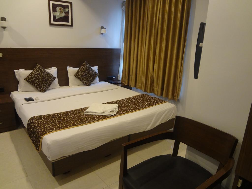 Hotel Adi Наґпур Екстер'єр фото