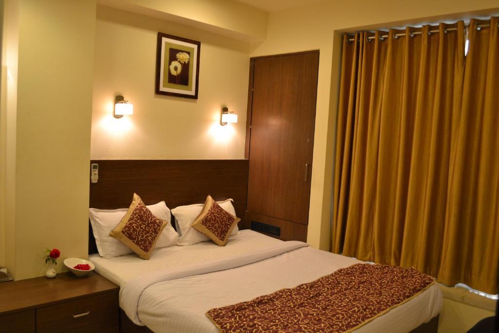 Hotel Adi Наґпур Екстер'єр фото