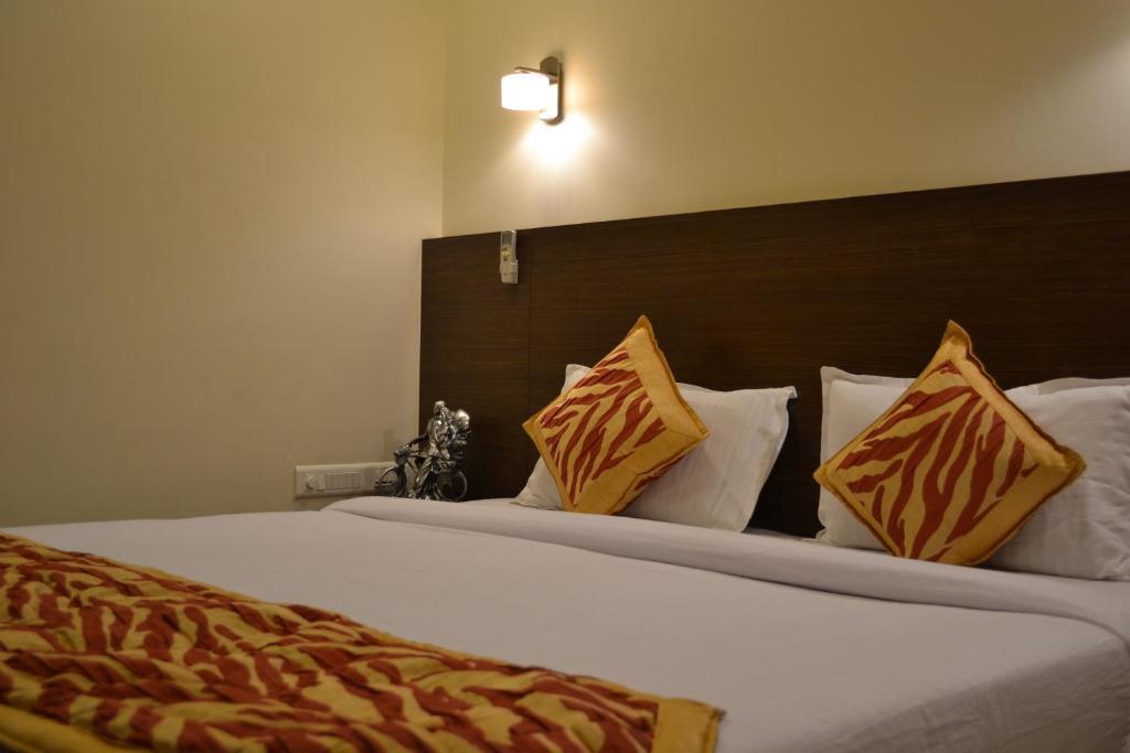 Hotel Adi Наґпур Номер фото