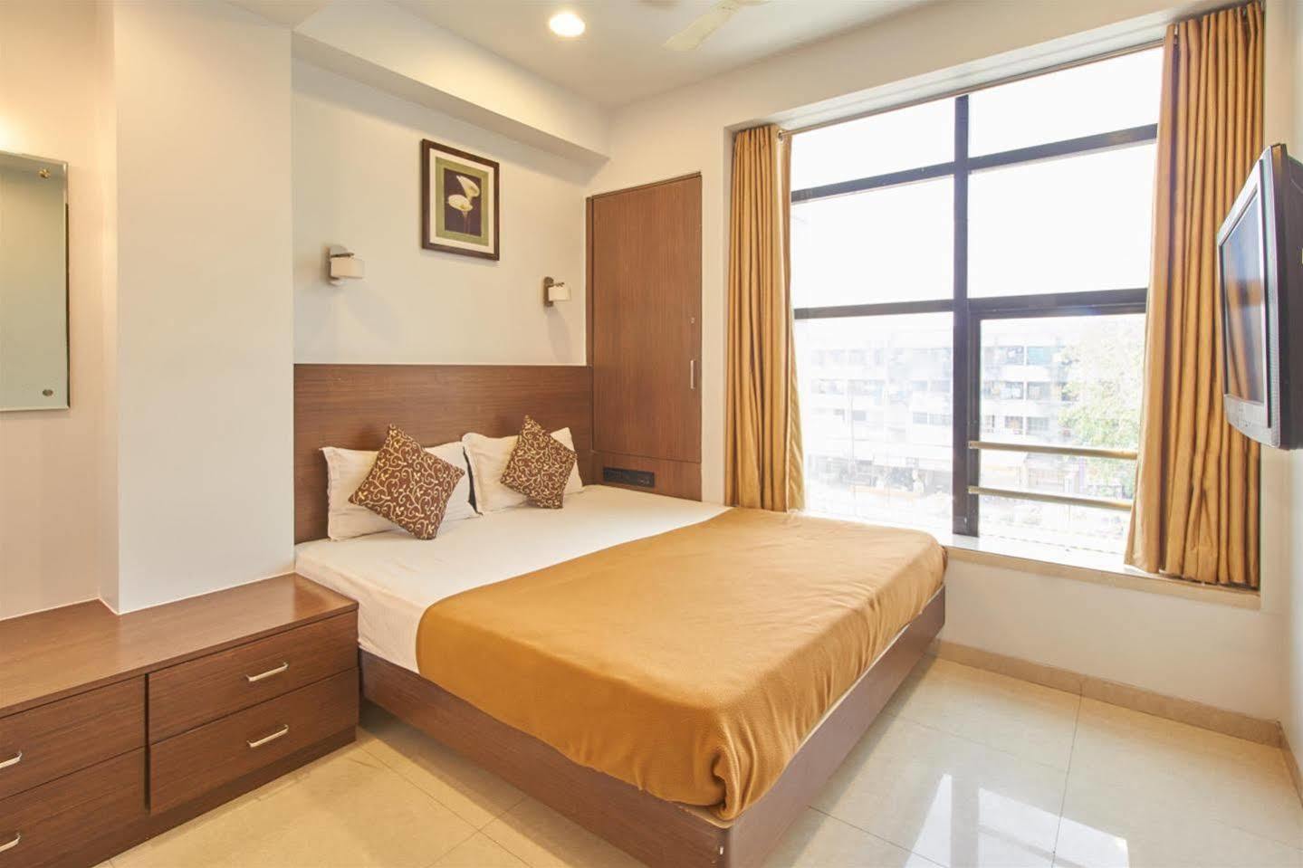 Hotel Adi Наґпур Екстер'єр фото