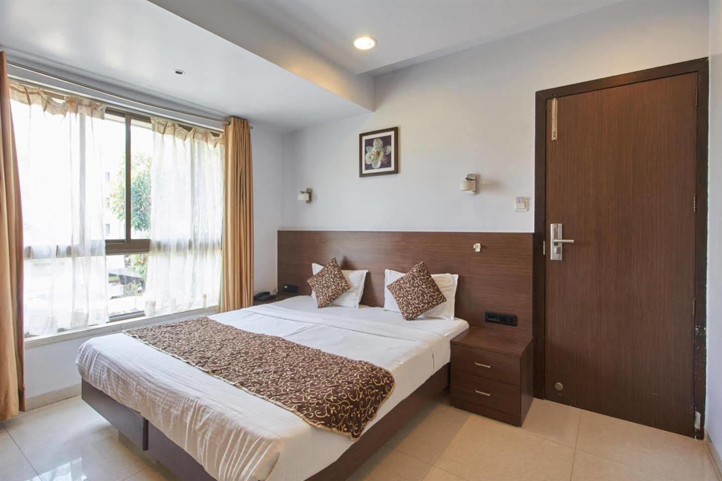 Hotel Adi Наґпур Екстер'єр фото