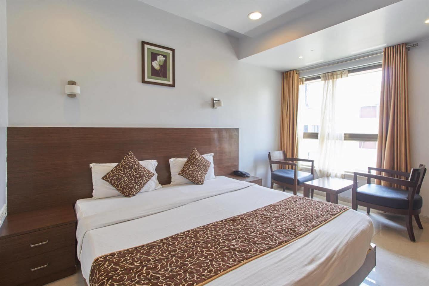 Hotel Adi Наґпур Екстер'єр фото