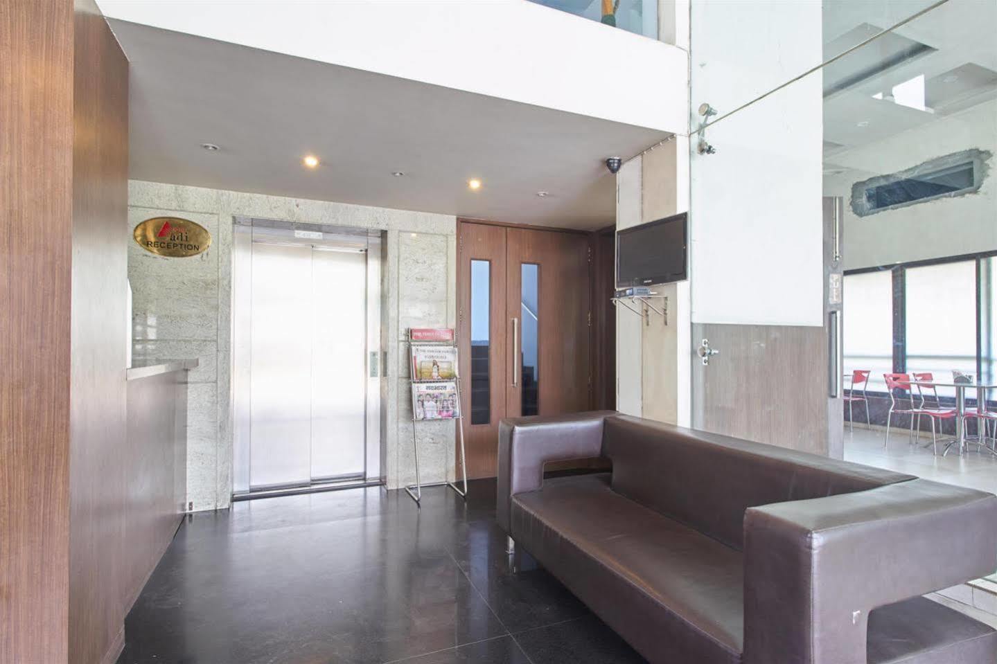 Hotel Adi Наґпур Екстер'єр фото