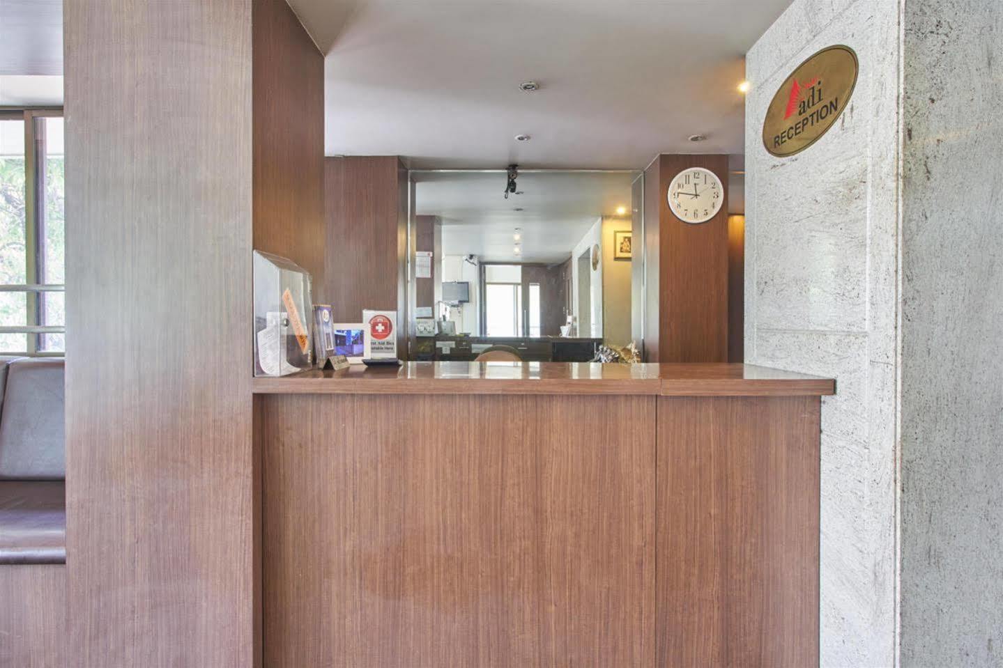 Hotel Adi Наґпур Екстер'єр фото
